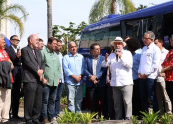 Lula pede que governador do RJ trabalhe para prender milicianos