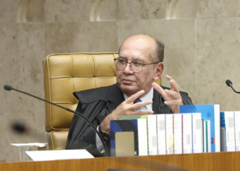 STF rejeita embargos e mantém foro especial após saída do cargo