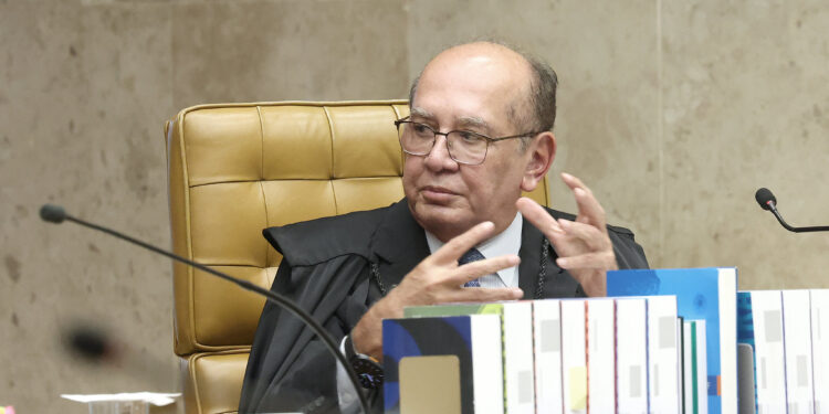 STF rejeita embargos e mantém foro especial após saída do cargo