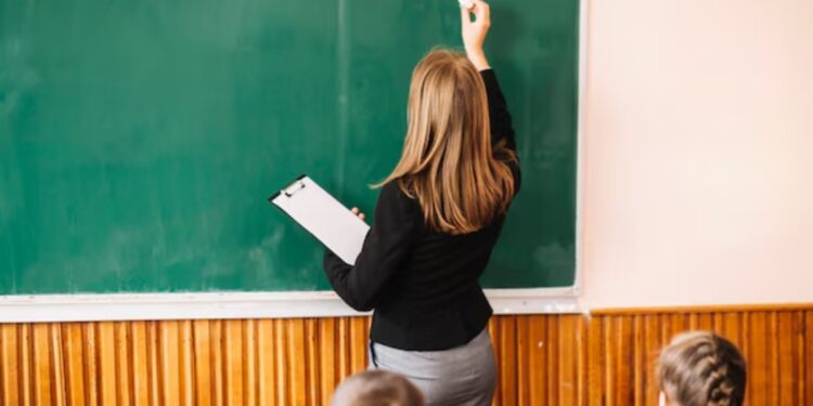 Contratos temporários valem para magistério