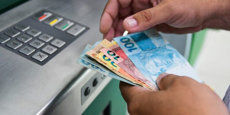 Prêmio por desempenho não integra salário, afirma TRT-2