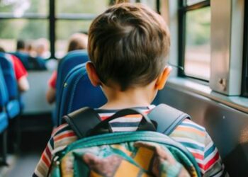 Município deve indenizar por esquecer criança em ônibus escolar