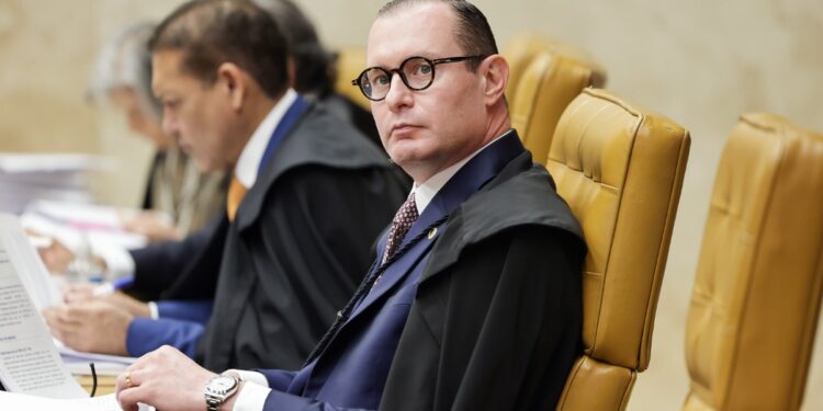 STF julgará caso de venda de sentenças no STJ, decide Zanin