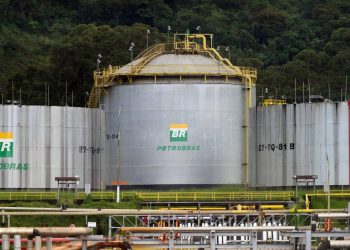 Executivos condenados a 14 anos por fraude na Petrobras
